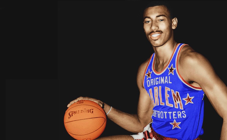 Wilt Chamberlain se unió a los Harlem Globetrotters en su año anterior al salto a la NBA (FOTOGRAFÍA gentileza Básquet Plus).